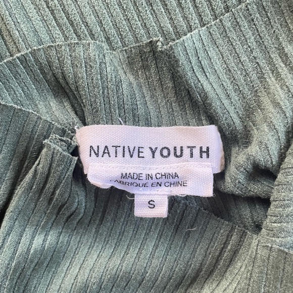 NATIVE YOUTH Cropped Turtleneck - Picture 3 of 3